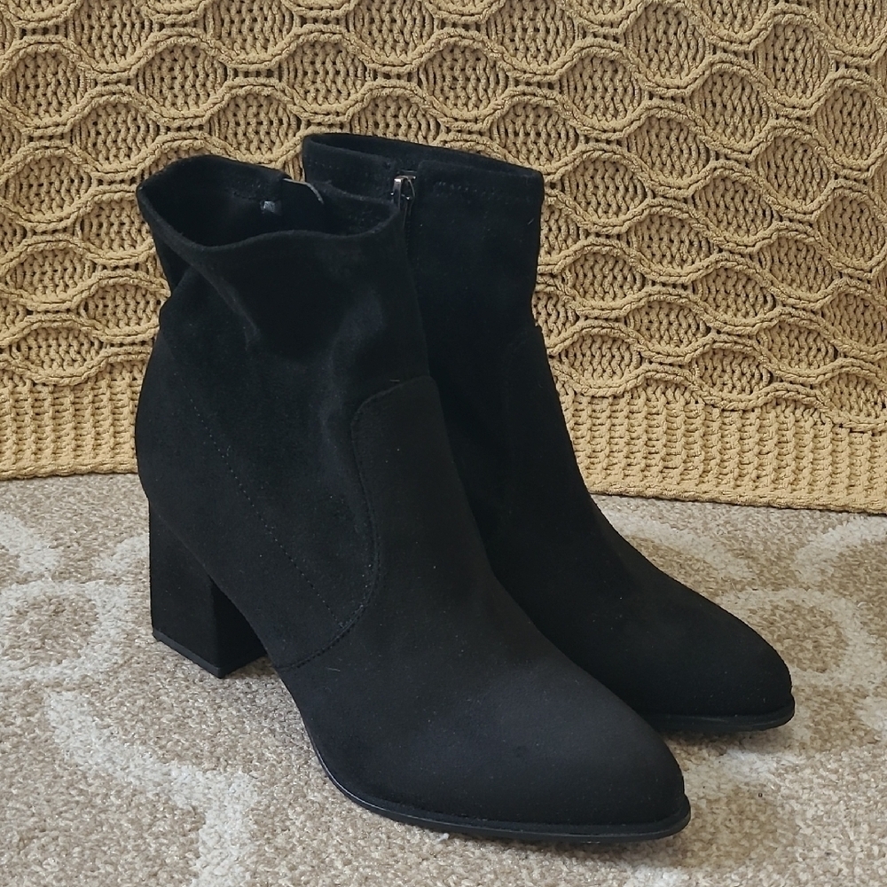 Marc Fisher Black Balsan Ankle Bootie - Size 7W